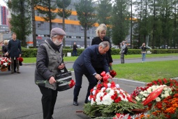 В день начала блокады петербуржцы почтили память ленинградцев, отдавших жизнь во имя будущей жизни.