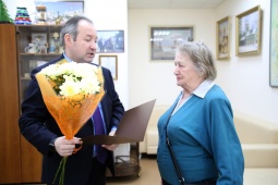  Глава муниципалитета поздравил с юбилеем Председателя первичной общественной организации "Совет Ветеранов" 
