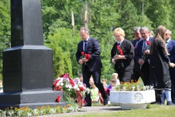 Сегодня в День памяти и скорби на Пискаревском мемориальном кладбище состоялась торжественно-траурная церемония 