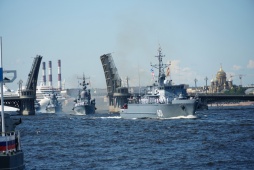 Парад ко Дню Военно-морского флота изменит график разводки мостов и ограничит движение транспорта центре Санкт-Петербурга