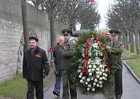 Возложение цветов на Пискаревском кладбище (8 мая 2014 г.)