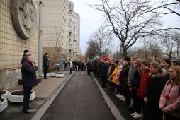 Подвиг ваш бессмертен, ленинградцы