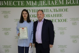 Победитель онлайн-конкурса "Герой нашего времени" получил заслуженную награду