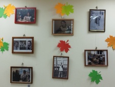 Выставка фотографий «Школьные годы чудесные» по многочисленным просьбам жителей продлится до 20 октября!