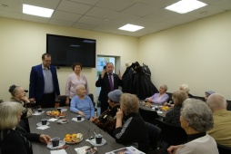 Поздравляем ветеранов с наступающим Новым годом 