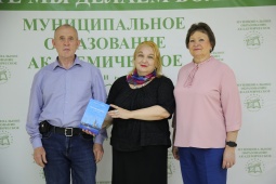 ВРУЧЕН ПРИЗ ЗА ЛУЧШИЙ КОММЕНТАРИЙ В КНИГЕ ОТЗЫВОВ