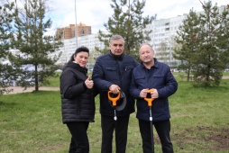 В честь 90-летия Калининского района высадили 90 яблонь!