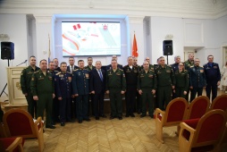 Наградили памятными знаками «За участие в специальной военной операции от благодарного Санкт-Петербурга»