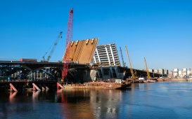 Чистота, помощь героям и первая навигация нового моста. Весенние дела Петербурга