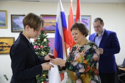 ПРОДОЛЖАЕМ ТРАДИЦИЮ ТОРЖЕСТВЕННОГО ВРУЧЕНИЯ ПЕРВЫХ ПАСПОРТОВ
