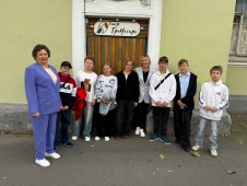 Депутаты Муниципального Совета и «Семейная Академия» организовали театральное представление для воспитанников социального центра