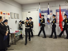 МЕМОРИАЛЬНЫЕ ДОСКИ В ЧЕСТЬ УЧАСТНИКОВ СВО И ПАРТУ ГЕРОЯ ОТКРЫЛИ В ШКОЛЕ № 145
