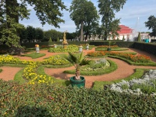 Нижний парк прекрасного Петергофа встречает гостей!