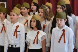 Продолжаем вручать юбилейные медали