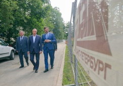Александр Беглов: плановая реконструкция теплосетей в школах и детских садах завершится к 15 августа, места проведения работ благоустроят