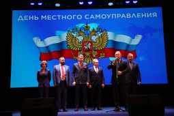 В КАЛИНИНСКОМ РАЙОНЕ НАГРАДИЛИ ЛУЧШИХ СОТРУДНИКОВ И ДЕПУТАТОВ ОМСУ