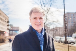 Председатель Совета муниципальных образований Санкт-Петербурга В.Ф.Беликов поздравляет жительниц округа с Днем матери!