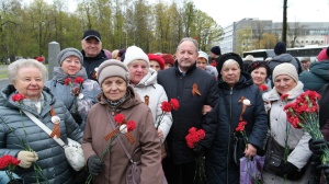 ПАМЯТИ ПАВШИХ ПОСВЯЩАЕТСЯ