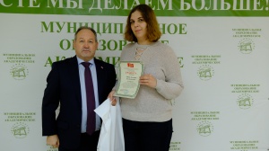 Вручили приз лидеру викторины "Служу России!"