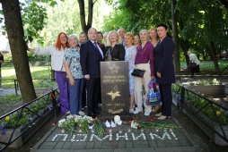 Акция "Свеча памяти" на Гражданском проспекте