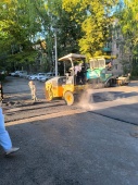 В Калининском от грязи и пыли отмыли велопарковки