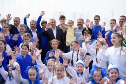 Водные маршруты, брызги фонтанов и экологичный транспорт. Чем Петербург порадует горожан и гостей 