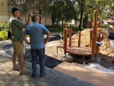 Красивый и уютный двор на Тихорецком проспекте