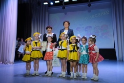 Маленькие звездочки зажглись на сцене муниципального фестиваля «С песенкой по лесенке»