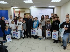 Помогаем школьникам начать учебный год с полным портфелем