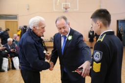 Подвигу вашему - слава!