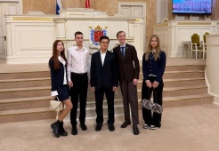 Актив Молодежного совета при Главе МО Академическое посетил заседание регионального Молодежного парламента