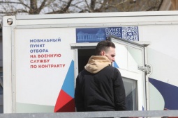 В Петербурге начал работать единый номер 117, по которому можно получить информацию о службе по контракту