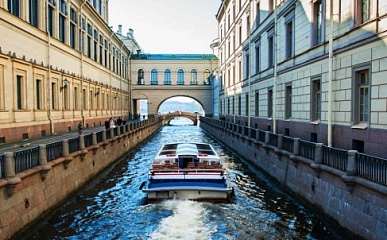 Экскурсия по рекам и каналам Петербурга (для семей с детьми старше 7 лет)