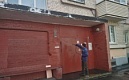 В рамках весеннего месячника по благоустройству управляющие компании проводят мытье фасадов многоквартирных домов